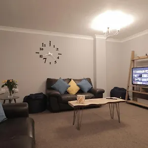 Modern Townhouse Perfect For Large Groups, Under One Roof, Just Over The Tyne Newcastle upon Tyne